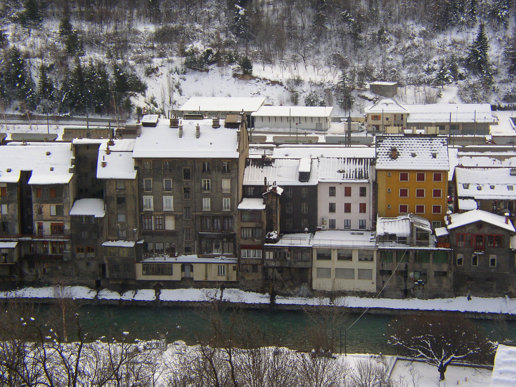 Modane, řeka Arc protéká hornickým městem.