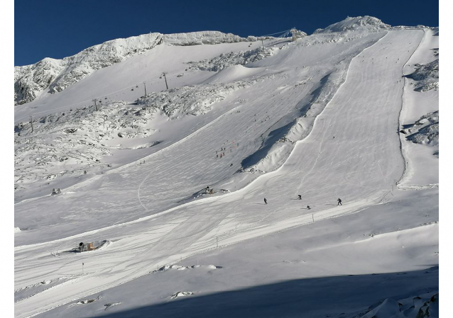 Lyžování na Mölltaler Gletscher: obrovská porce sněhu