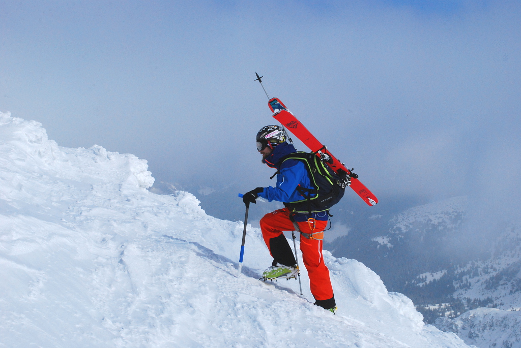 Chopok, skialpinista pod vrcholem.