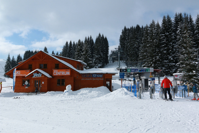 Koncoročné pobyty pre lyžiarov a nezmenené ceny skipasov v Ski Oravská Lesná 