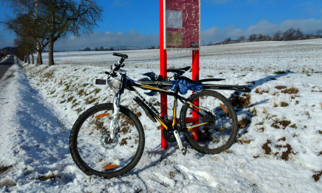 Zimní výprava na brdský Tok vlakem, na kole a na lyžích