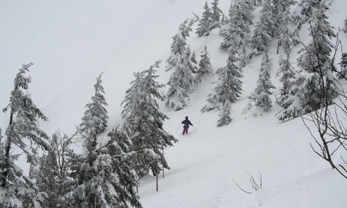 Skialpinisté v Krkonoších jsou skoro bez sněhu