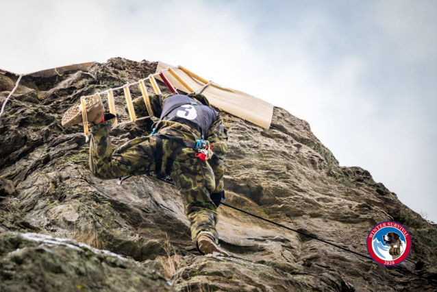 Winter Survival Jeseníky: mrazivé táboření, běh po kopcích a lezení na skalách