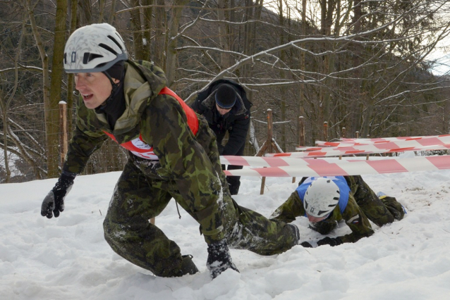 Winter Survival 1. den: závodí také dvě ženy