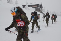 Winter Survival 1. den: závodí také dvě ženy Winter Survival 1. den: závodí také dvě ženy