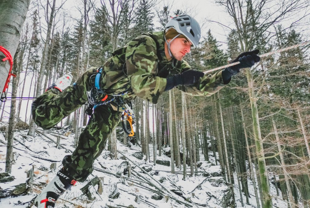 Poláci vyslali ženské družstvo do vojenského Winter Survival Jeseníky