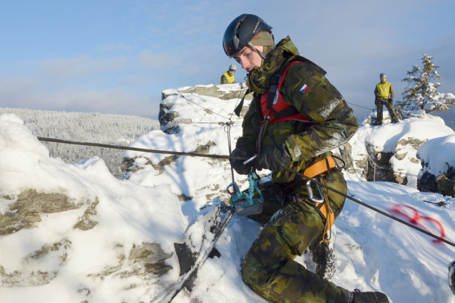 Winter Survival 1. den: závodí také dvě ženy