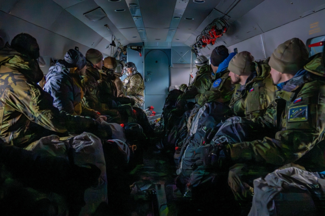 Vojenský Winter Survival vyhráli hasiči