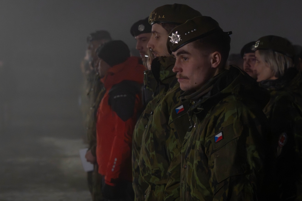 Winter Survival Jeseníky 2026: vojáci, policisté, hasiči. 