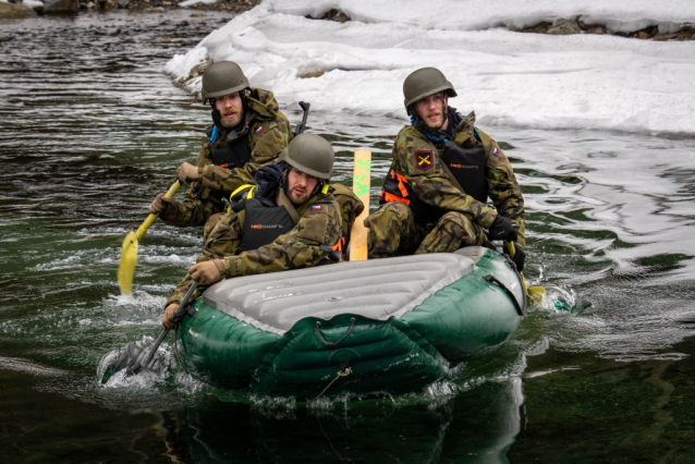 Vojenský Winter Survival vyhráli hasiči