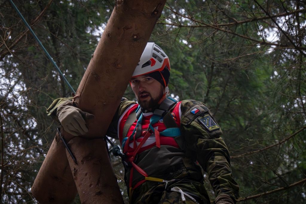 Lezecká překážka.