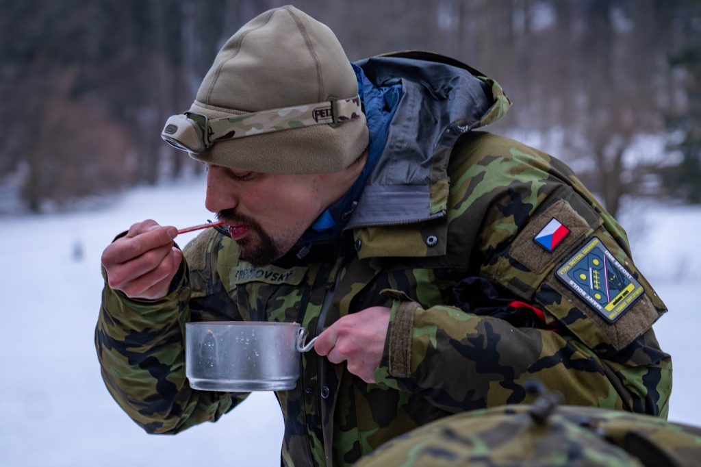 Bez jídla nelze závodit ani v armádě.