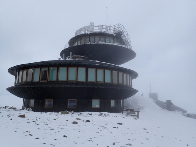 Trampové na skialpech sjeli Sněžku, podívali se do Soví doliny a na Dlouhý hřeben