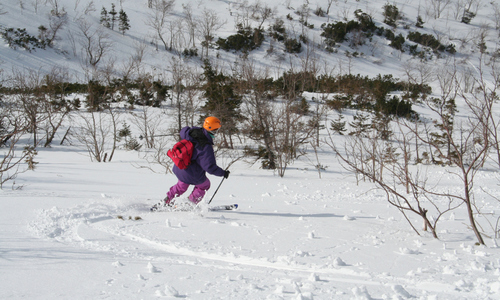 Na jaře ze Sněžky na sever Na jaře ze Sněžky na sever