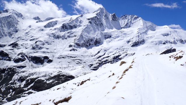 Jarní skialpová túra přes vysoká sedla v Hohe Tauern od Glockneru ke Klockerin