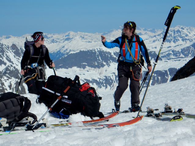 Mohutný Piz Buin (3312 m) v zimě na lyžích 