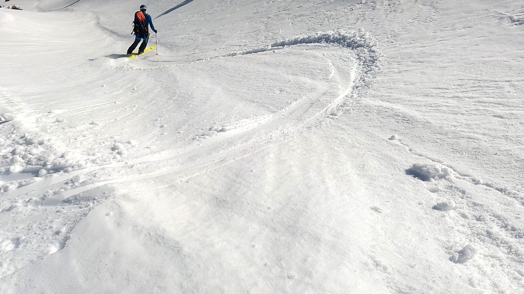 Lyžování skrze prameniště Napájadlového potoka z Hlúpeho vrchu v Belianských Tatrách.