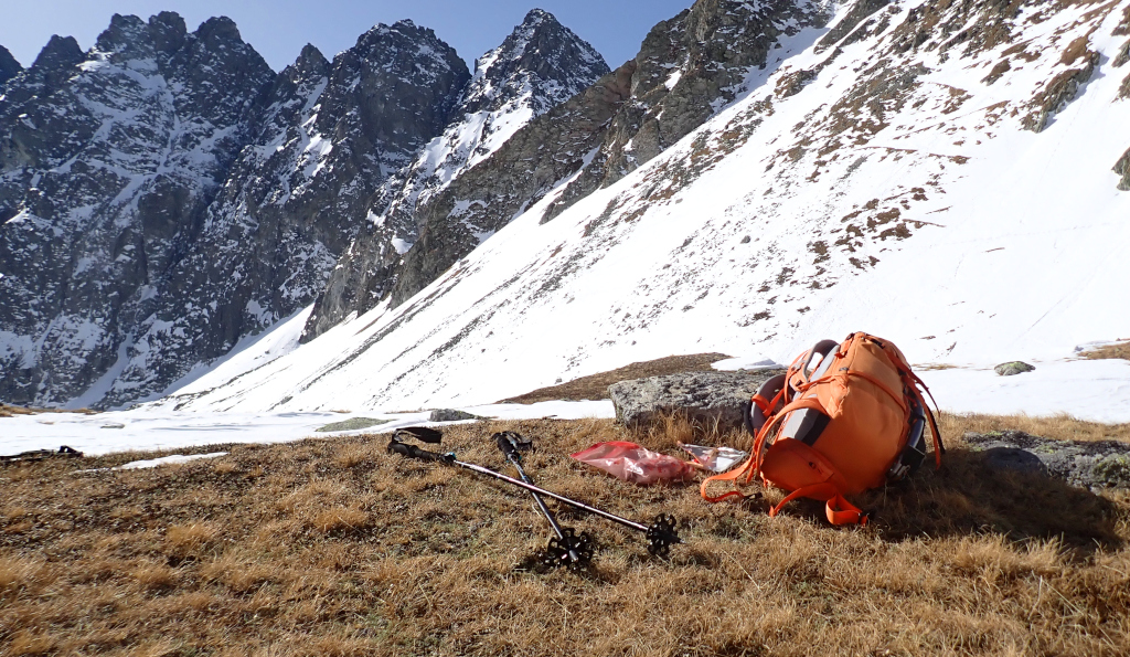 Pohle od Hincova plesa na začátek hřebene Bášt.
