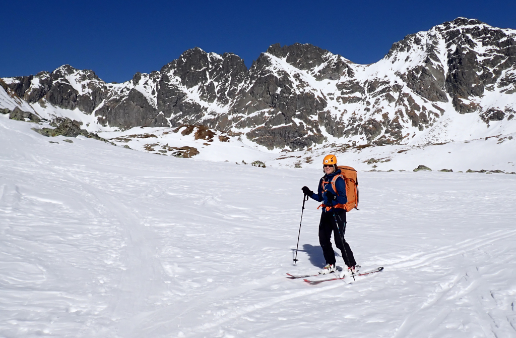 Klára sjíždí od Hincova plesa Mengusovskou dolinou k Popradskému plesu.