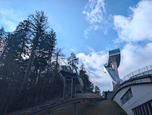 Skokanský můstek Bergisel je symbol Innsbrucku
