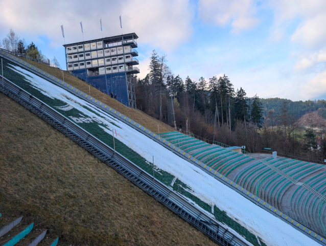 Skokanský můstek Bergisel je symbol Innsbrucku
