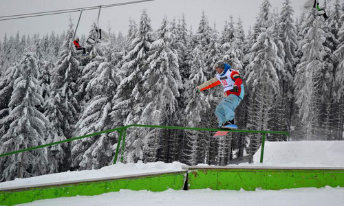 Nad Paprskem se vznášeli snowboardisté a freeskieři Nad Paprskem se vznášeli snowboardisté a freeskieři