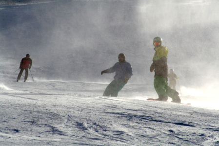 3x s lyžemi a snowboardem na virtuální sníh