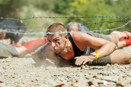 Armádní překážkový běh Army Run běží do srdce Prahy