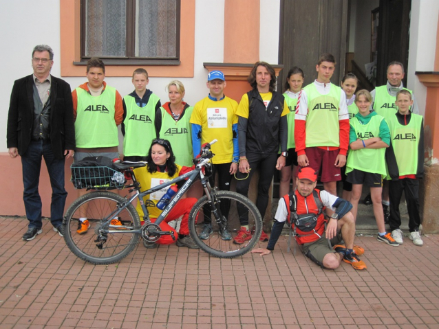 Běh pro Abilympiádu: Nevidomý sportovec podporuje druhé