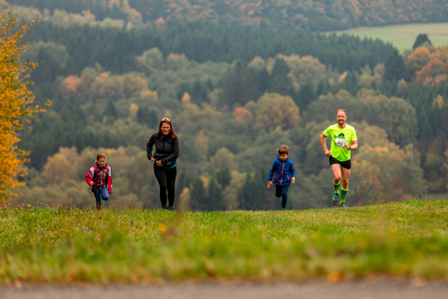 10. narozeniny půlmaratonu Český les oslavili místní běžci - premiant Královec a trojkorunka Holá