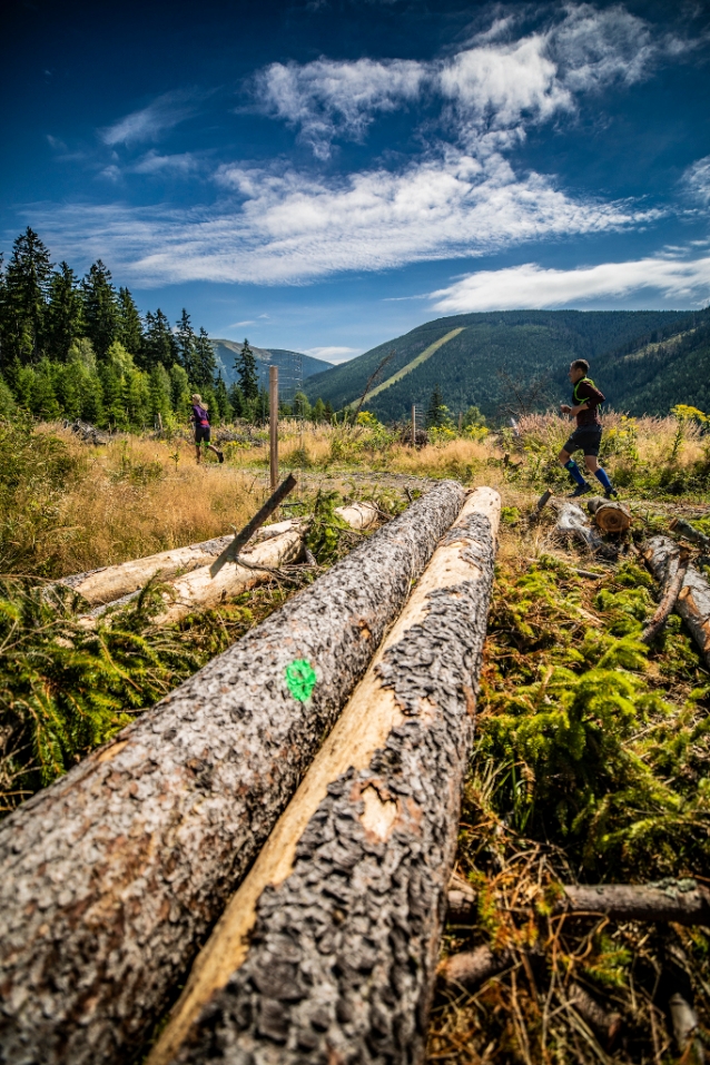 Krkonošská 50: svátek běžeckého trailu vyhráli novic Korecký a zkušená Mikešová