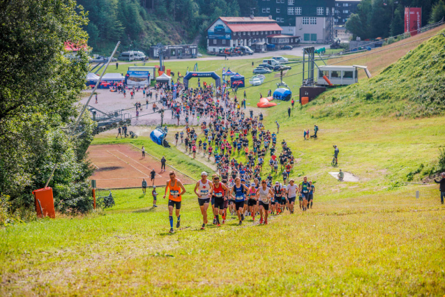 Krkonošskou 50 vyhrál Šmahel a skvělá Bukovjanová
