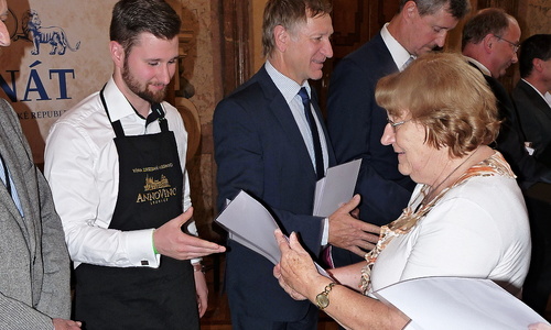 Českou chuťovku letos získalo 61 potravinářských firem Českou chuťovku letos získalo 61 potravinářských firem