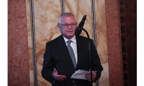 Jaroslav Pollert vzal vyznamenání od Miloše Zemana Jaroslav Pollert vzal vyznamenání od Miloše Zemana