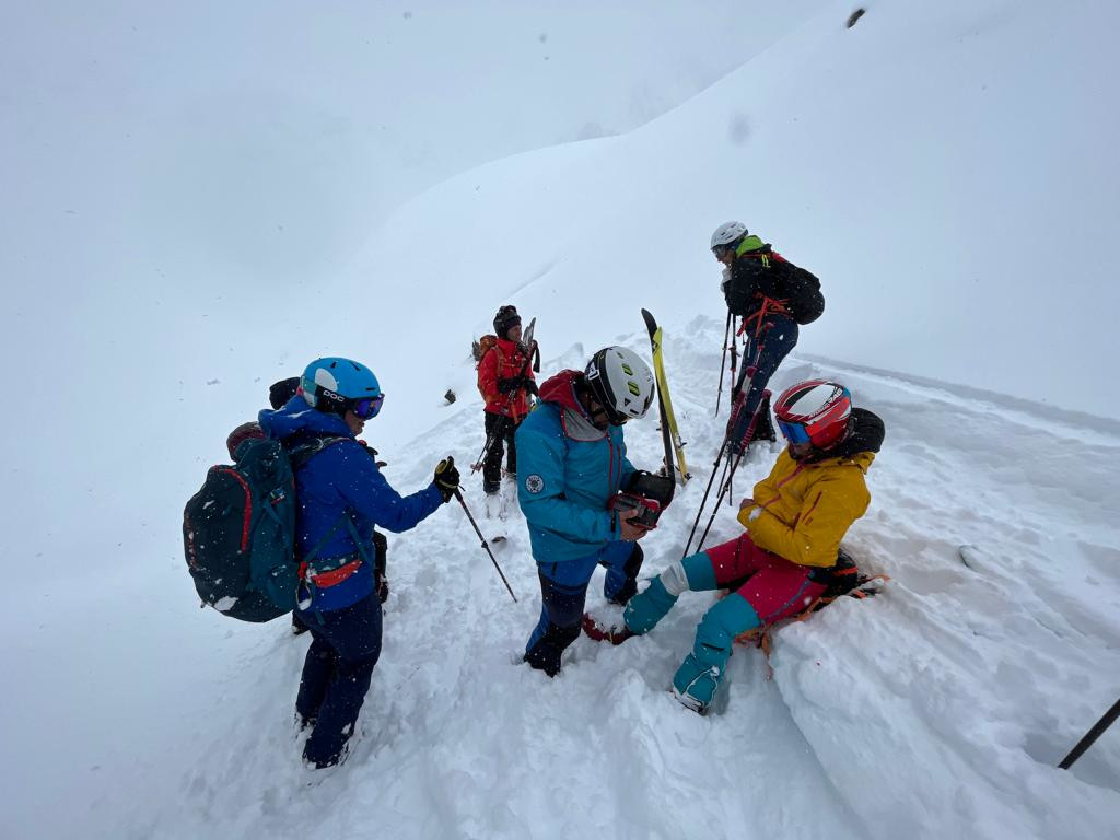 Zranění na skialpinistické túře - přetržené vazy a naštípnuté koleno.