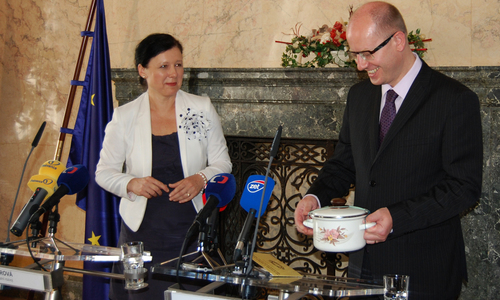 Premiér zdůraznil roli Ministerstva pro místní rozvoj v čerpání peněz z Evropské unie Premiér zdůraznil roli Ministerstva pro místní rozvoj v čerpání peněz z Evropské unie
