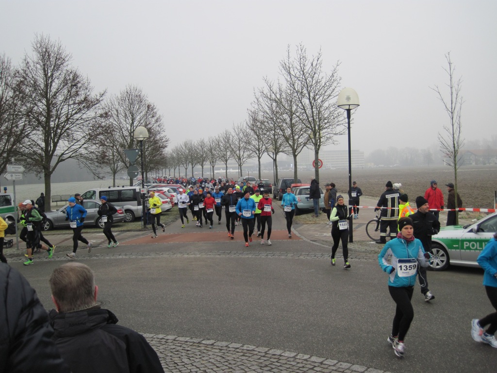 Půlmaratonci a maratonci startovali společně.