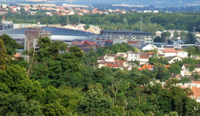 Z Bílé skály na Koráb - vyhlídky na pražské Holešovice a Libeň