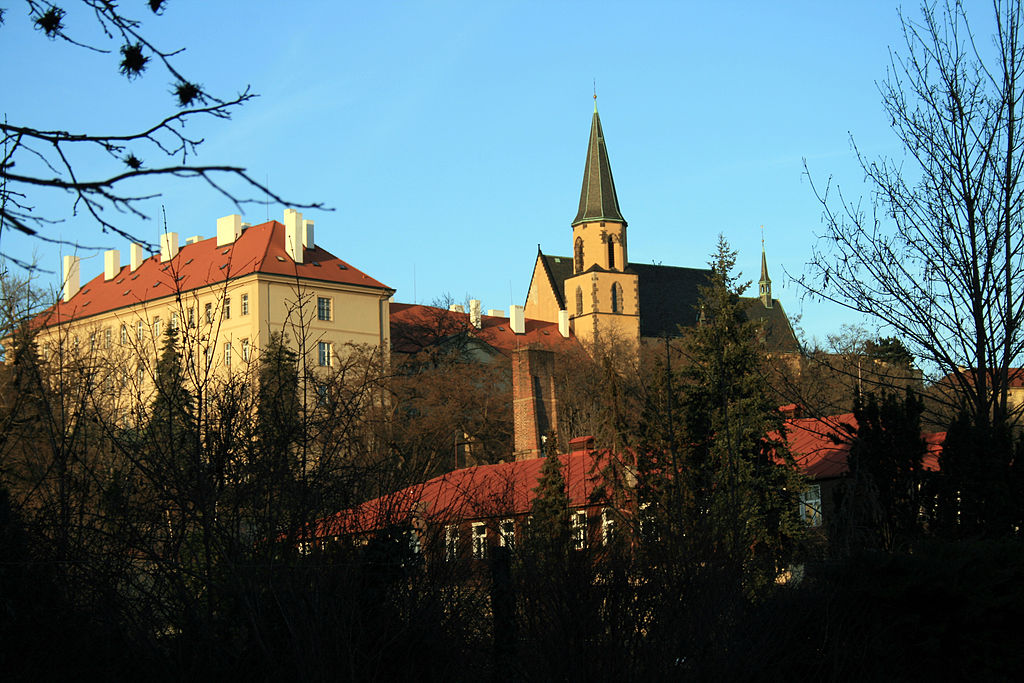Kostel svatého Apolináře v Praze.