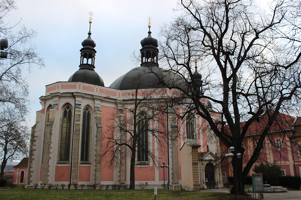 Kostel Panny Marie a svatého Karla Velikého na Karlově.