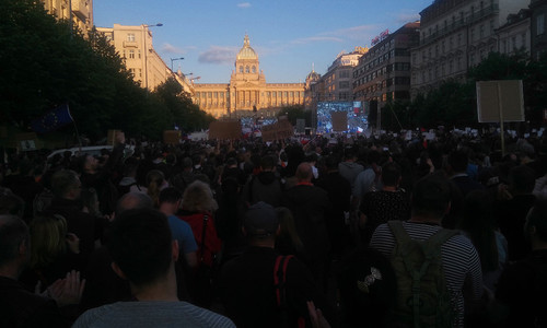 70.000 people are demonstrating against prime minister
