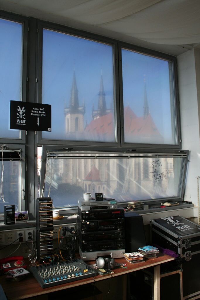 Elektrické podniky hlavního města Prahy. Výhled na kostel svatého Antonína.