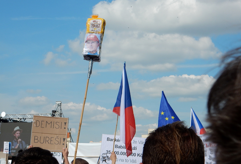 Praha - Letná. Demonstrace proti Miloši Zemanovi a Andreji Babišovi 23.6.2019.
