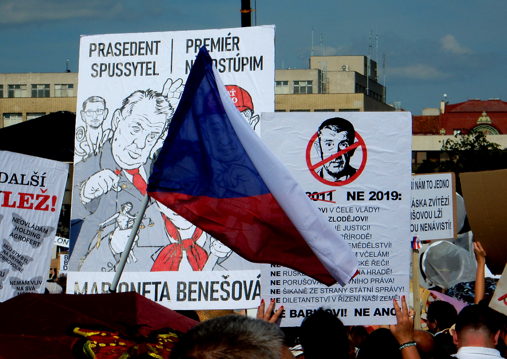 Praha - Letná. Demonstrace proti Miloši Zemanovi a Andreji Babišovi 23.6.2019.