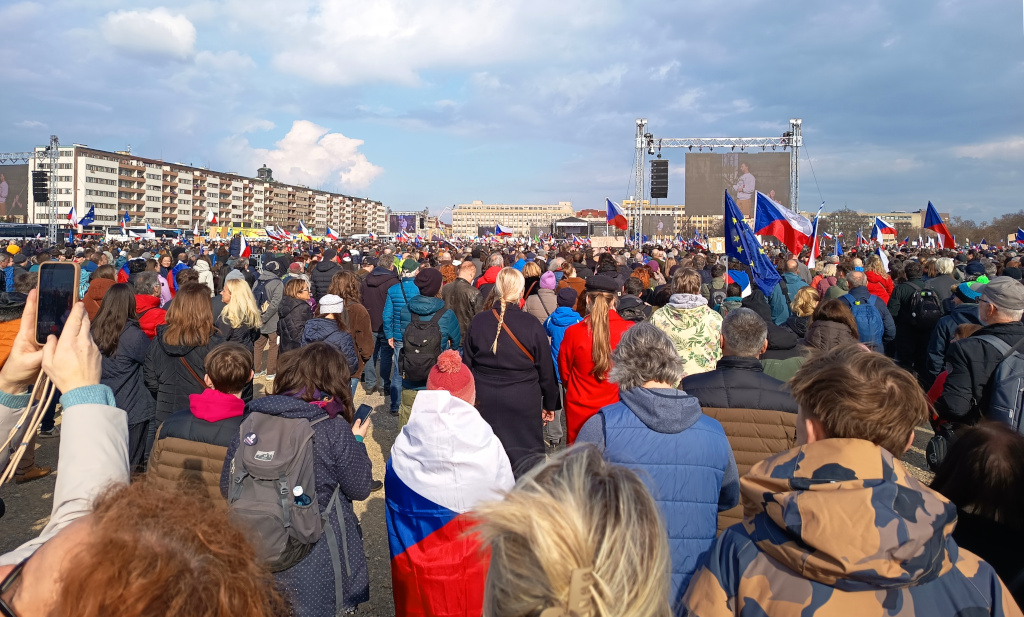 Demonstrace v Praze na Letné.