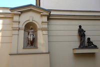 Staré Prachnerovy sochy v moderní Ypsilonce