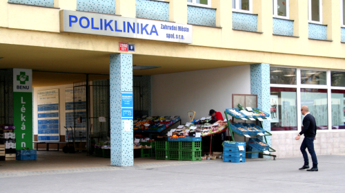 Vajíčko nebo Stuha na Zahradním Městě? Záhadné autorství významné sochy
