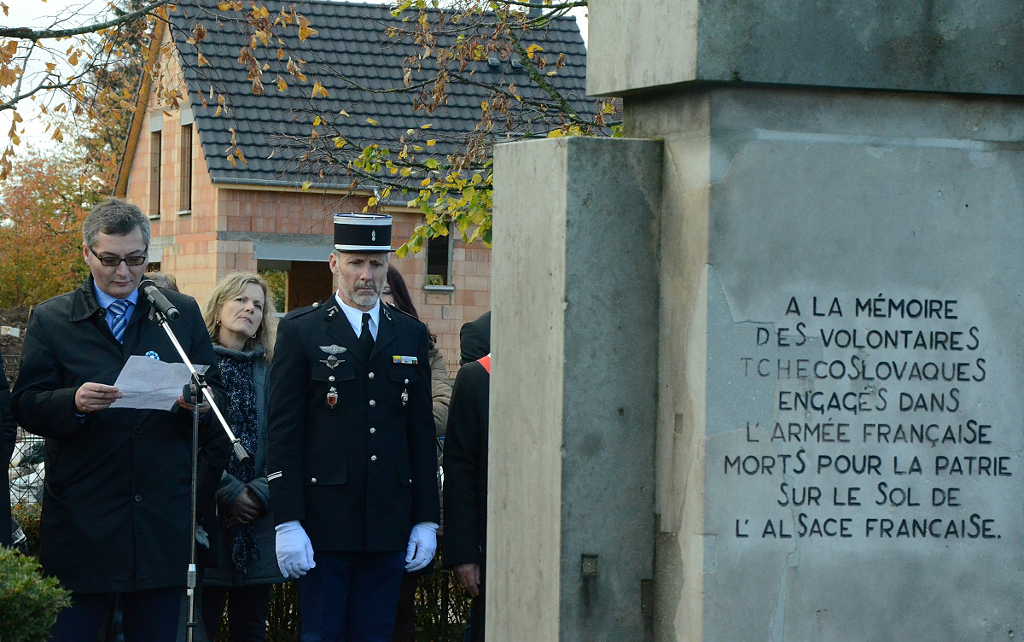 Cernay, pomník padlým československým vojákům ve Francii.