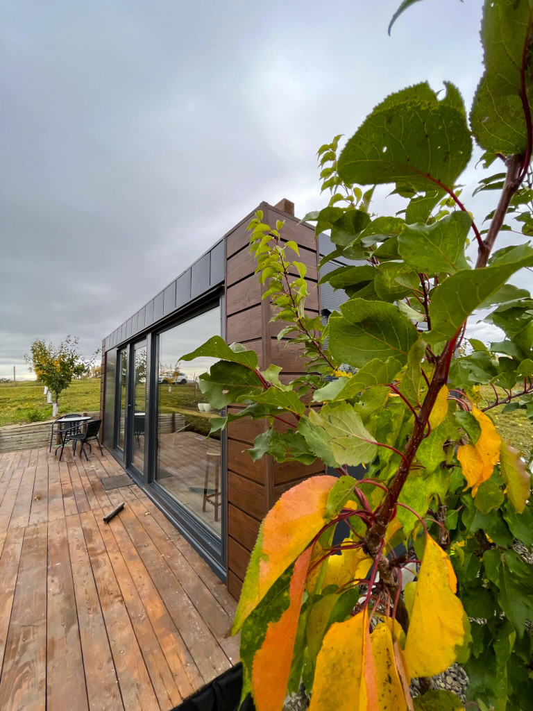 Glamping mezi meruňkami.