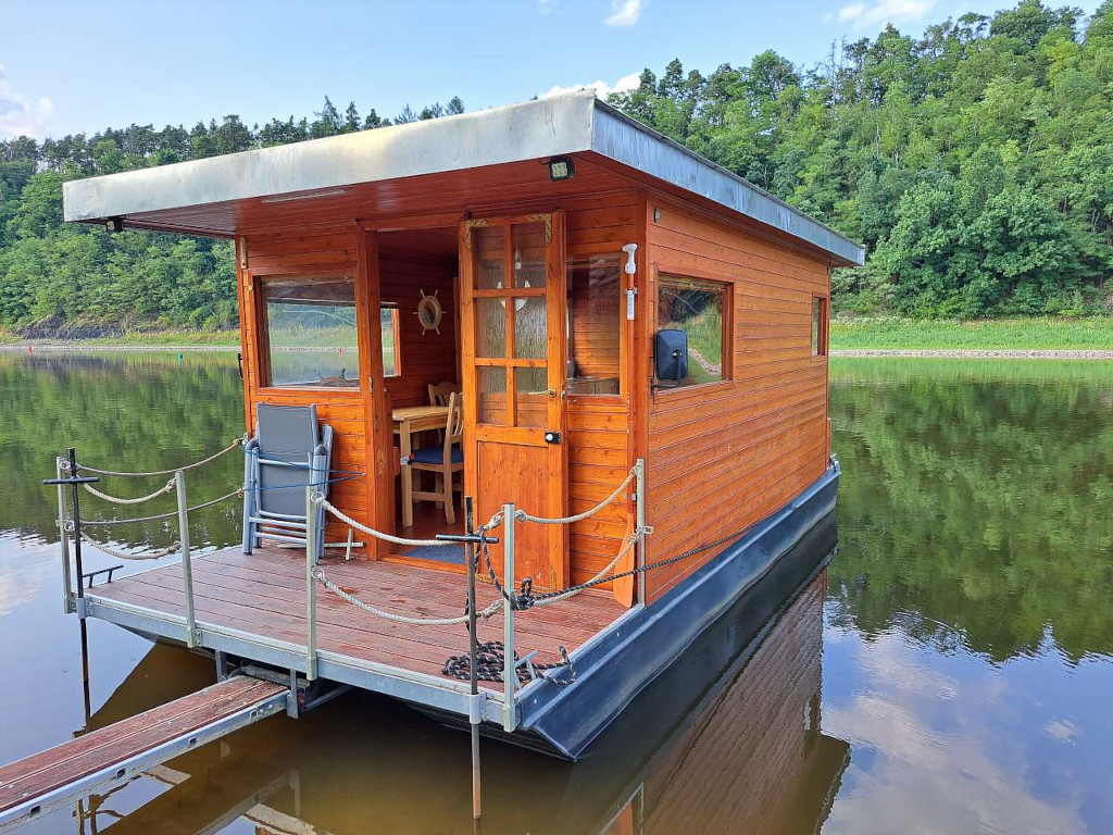 Hausbot Kořensko glamping.
